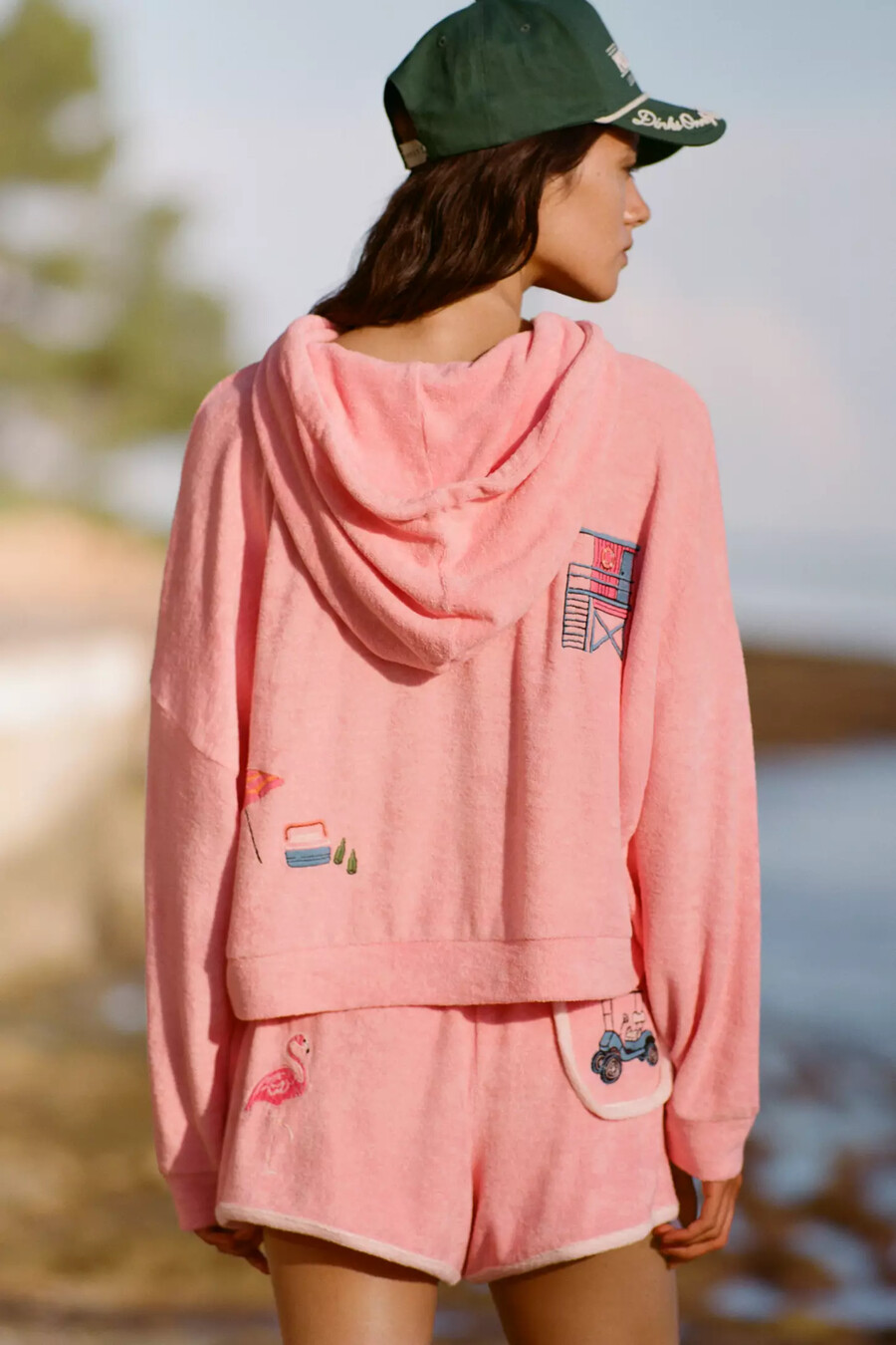 sudadera bordada con celidonia