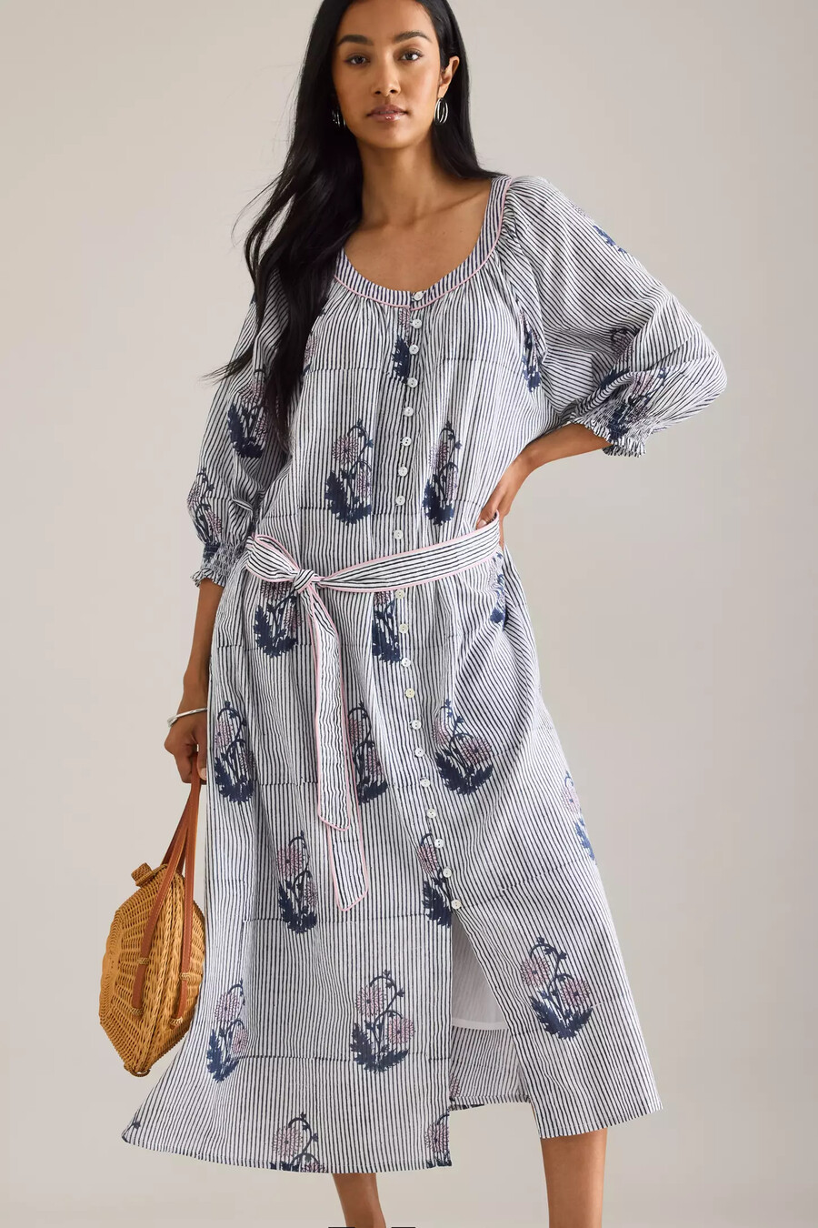 vestido midi con botones y cinturón de jasmine de dilli grey