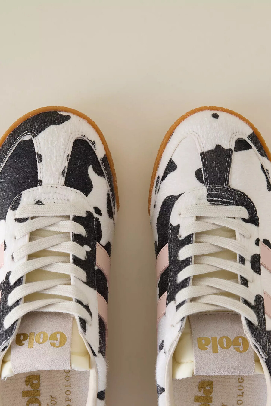 zapatillas deportivas con estampado de vaca elan de gola x anthropologie