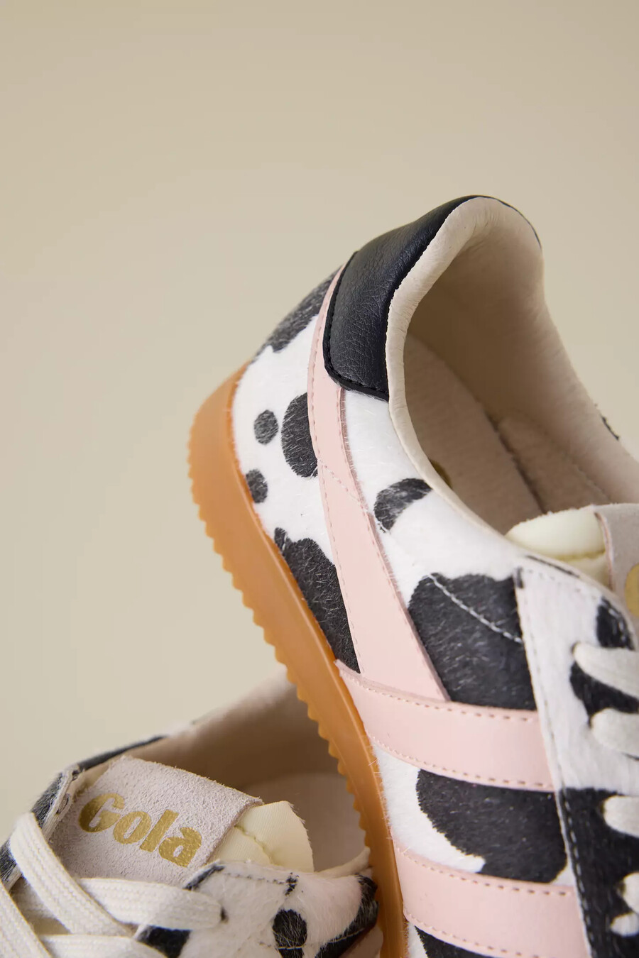 zapatillas deportivas con estampado de vaca elan de gola x anthropologie