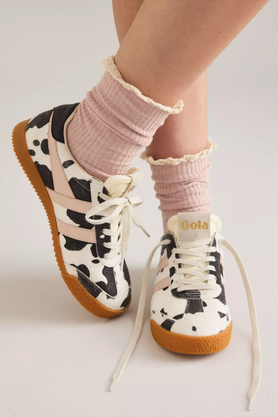 zapatillas deportivas con estampado de vaca elan de gola x anthropologie