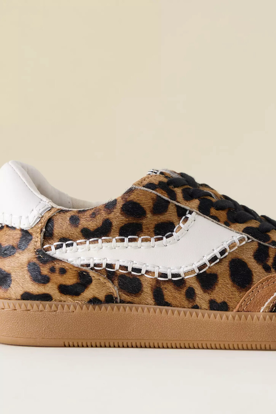 zapatillas deportivas de pelo de becerro con puntada de aviso de dolce vita
