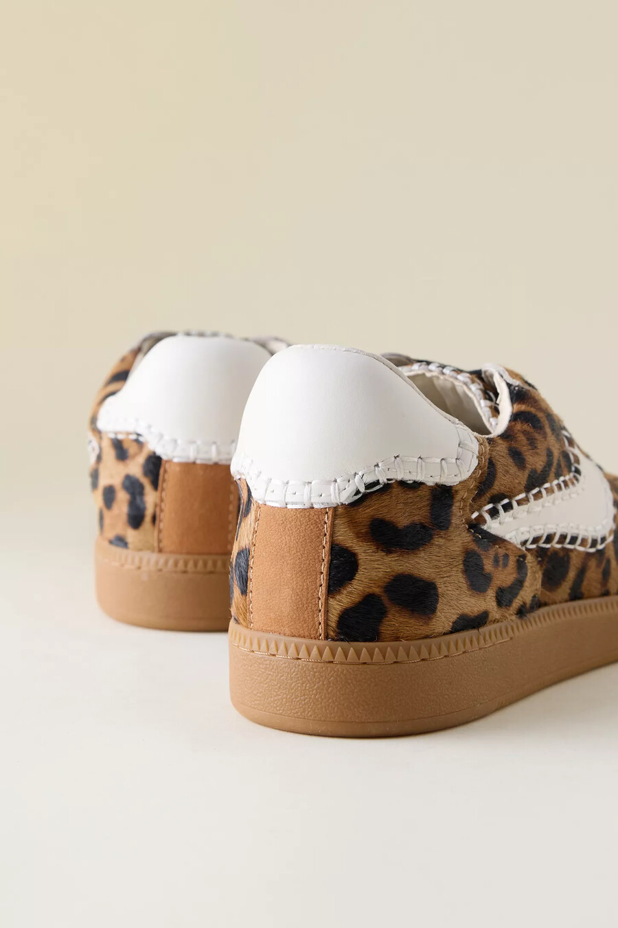 zapatillas deportivas de pelo de becerro con puntada de aviso de dolce vita