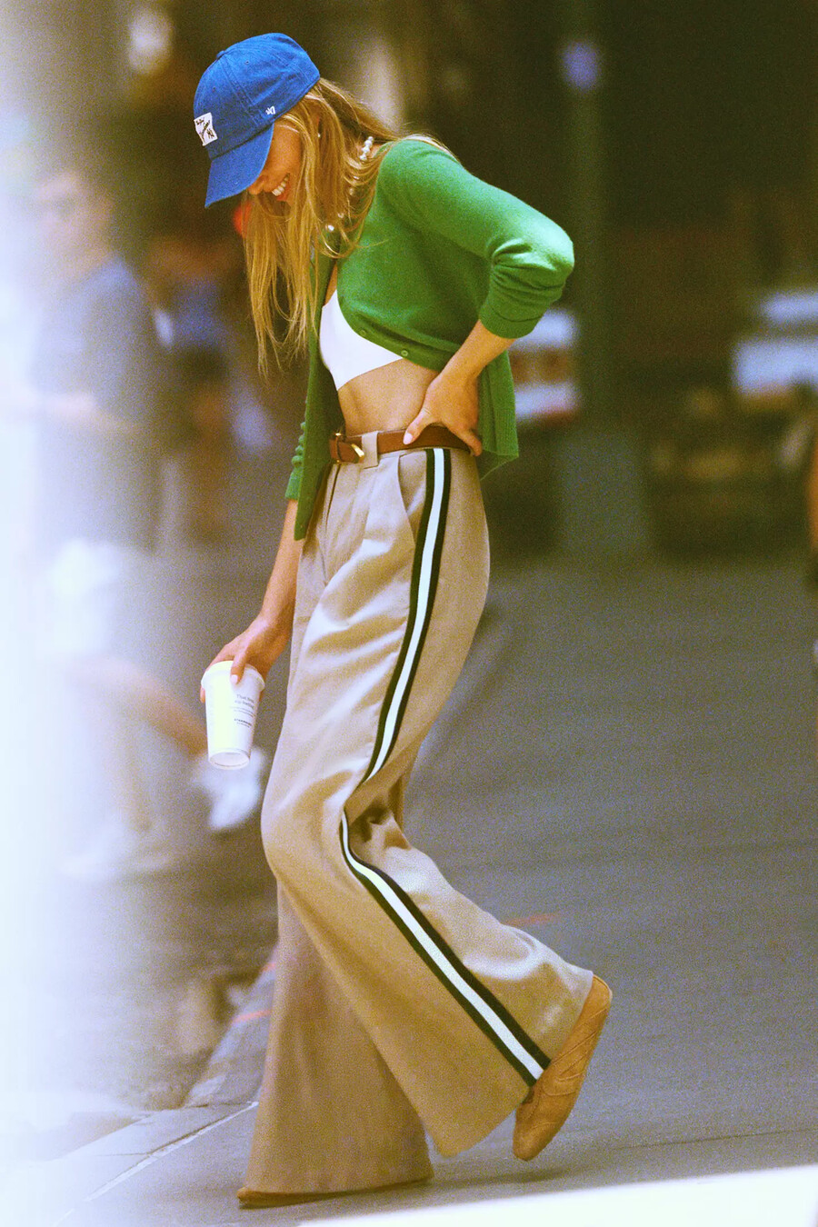 pantalones deportivos plisados maeve