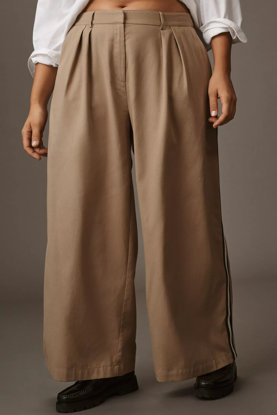pantalones deportivos plisados maeve