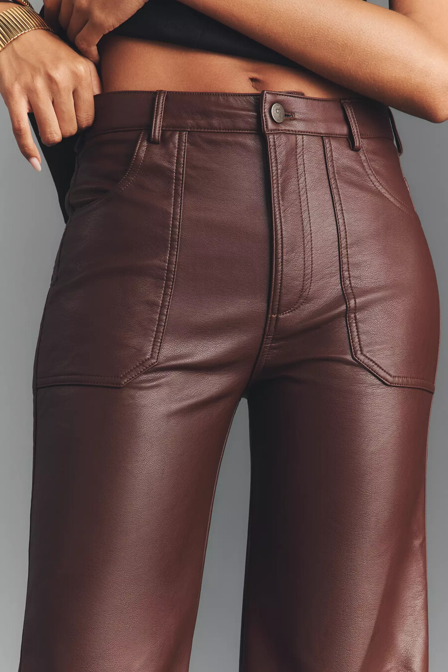 pantalones acampanados de tiro alto y holgados de piel sintética rylan de pilcro
