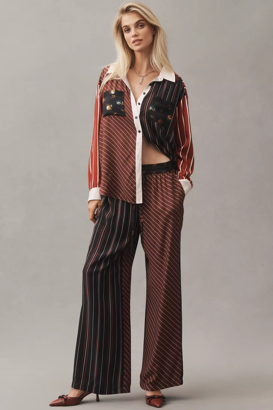pantalones anchos y estampados brooklin