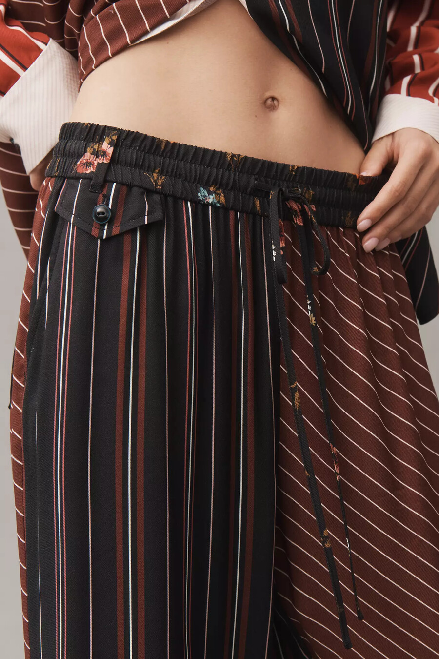 pantalones anchos y estampados brooklin