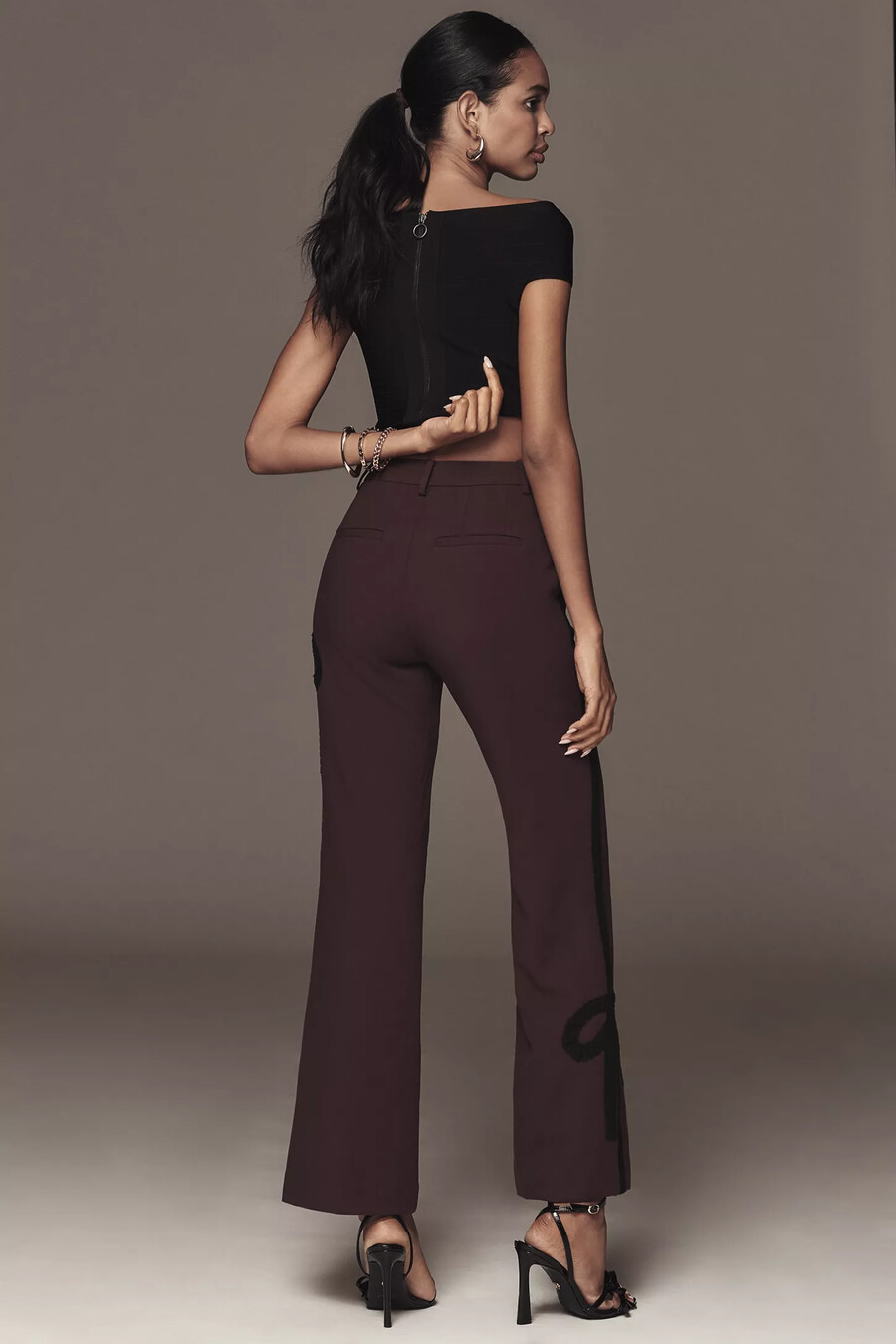 pantalones acampanados ajustados con cinta maeve