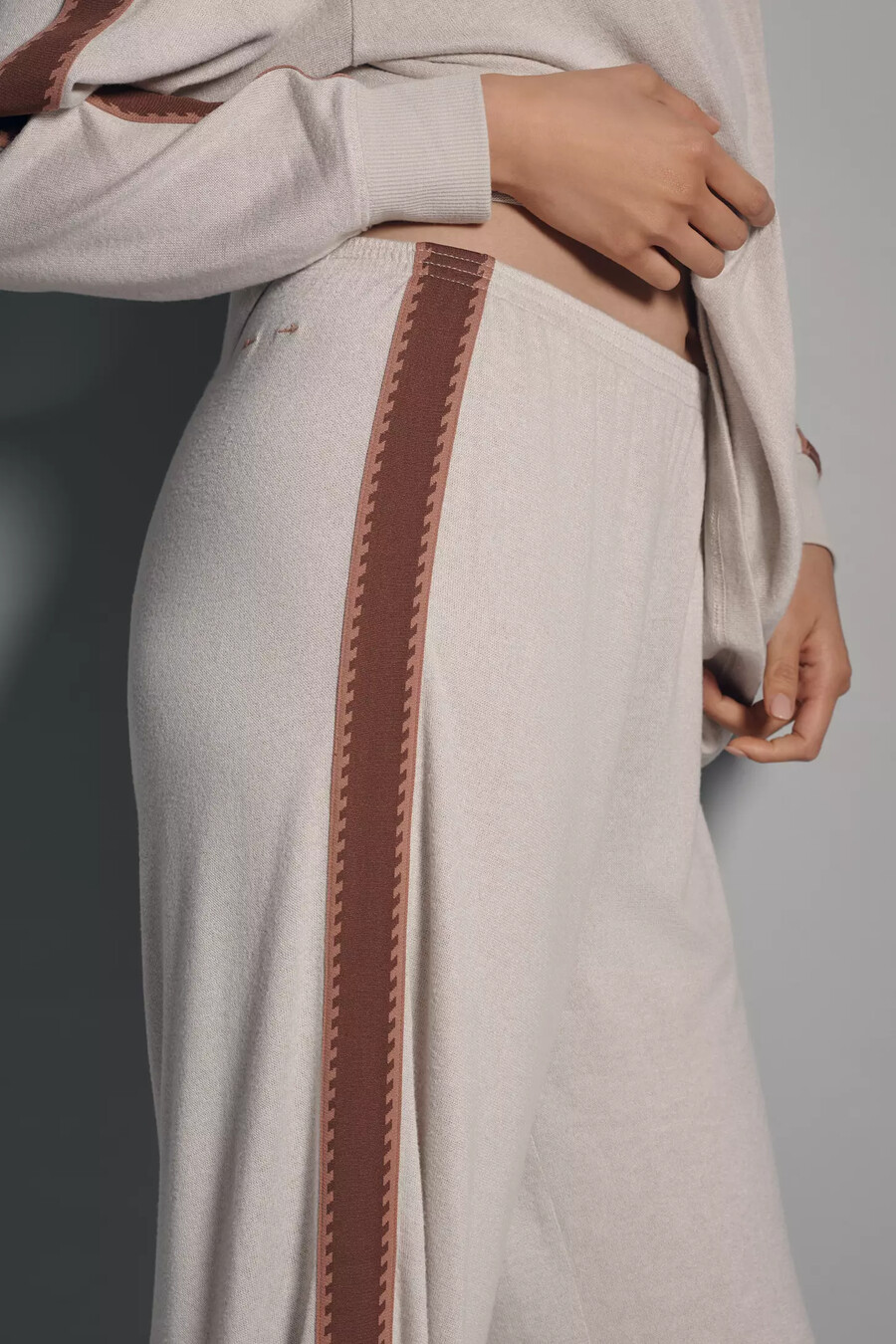 pantalones color avellana de the upside quest