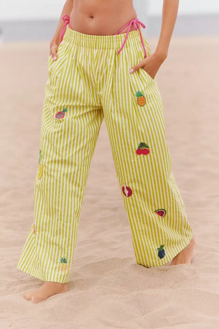 pantalones de vestir con adornos de rayas de celidonia