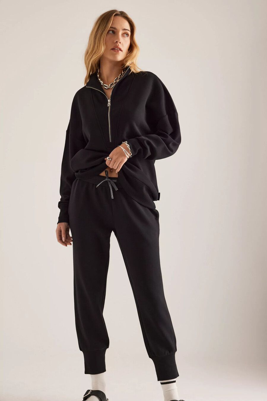pantalones deportivos varley con puños ajustados