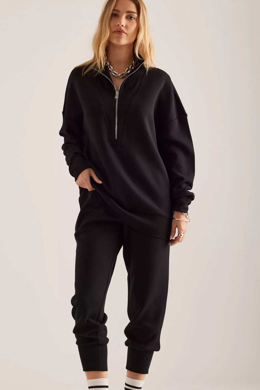 pantalones deportivos varley con puños ajustados