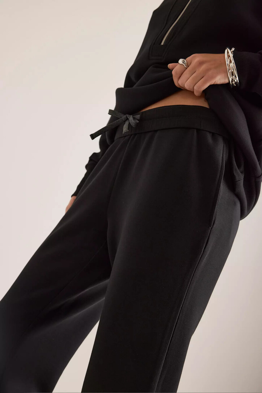 pantalones deportivos varley con puños ajustados