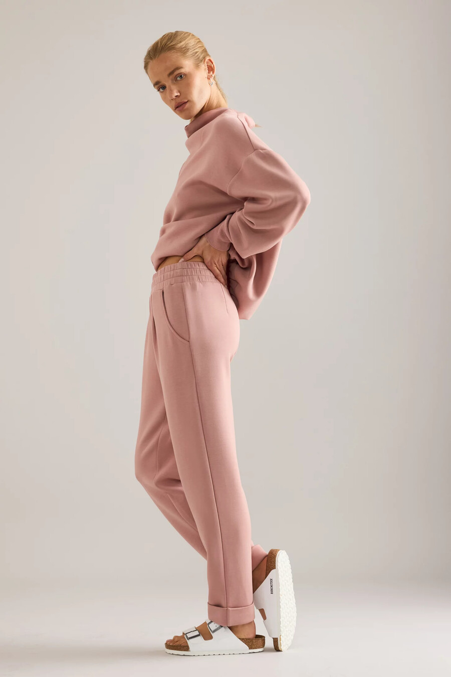 pantalones deportivos varley con puños ajustados