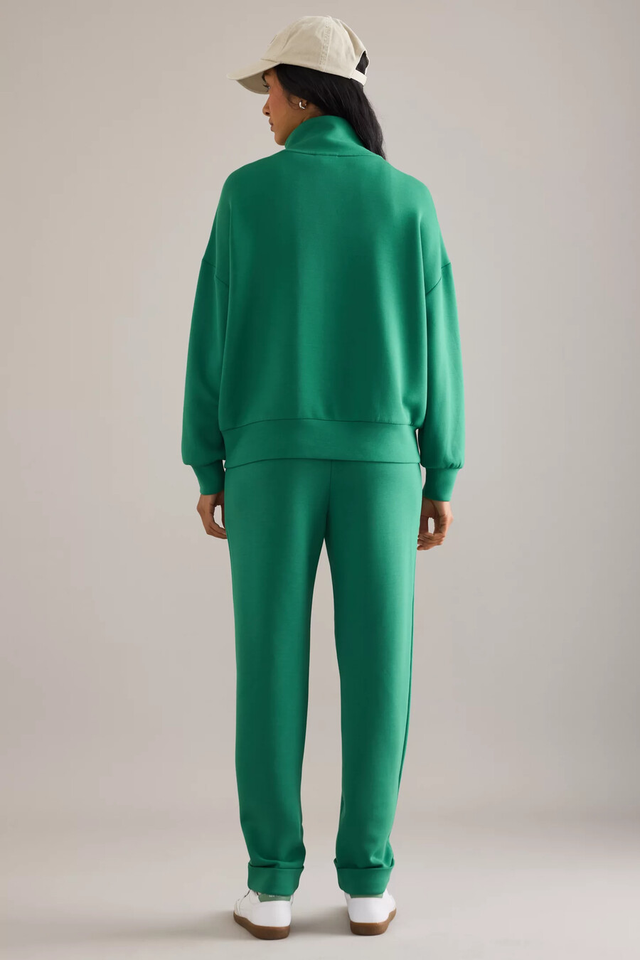 pantalones deportivos varley con puños enrollados